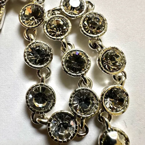 Avon rhinestone silver tone bracelet - Image 5