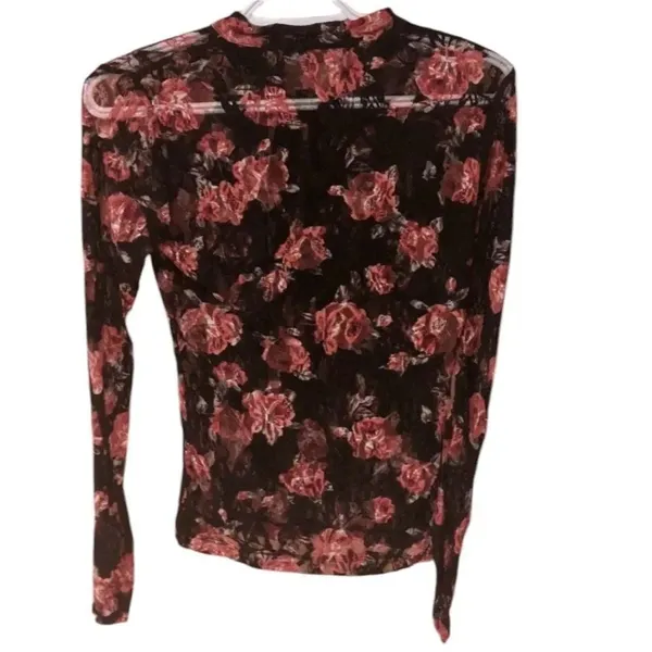 ✨HP✨F21 Contemporary Rose Print Top✨ - Image 7