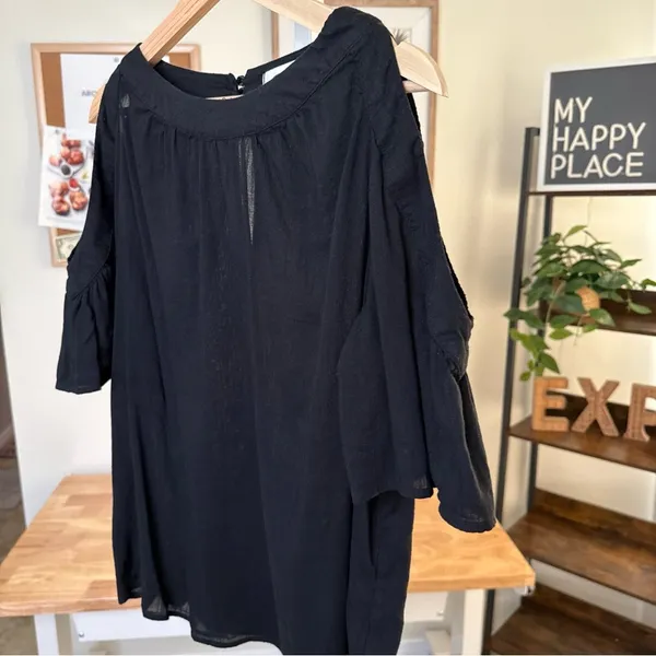 Old Navy Women’s Black Cold Shoulder Short Sleeve Top Size M - Image 4