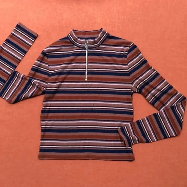 Me to We long sleeve shirt. Size M. - Image 2