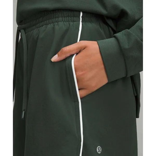 Lululemon Lightweight High-Rise Relaxed Short 3" *Long Liner Legacy Green White - Image 2