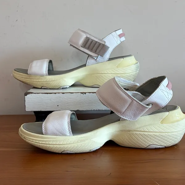 Sorel Kinetic Impact II Slingback Sandals White Sea Salt Ceramic NL4742-100 8.5‎ - Image 2