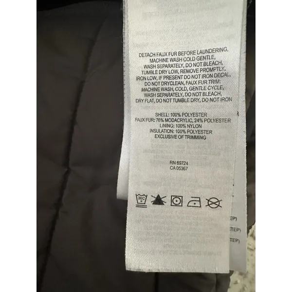 Columbia Women's Black Lightweight Puffer Jacket with Pockets and Logo Medium - Image 8