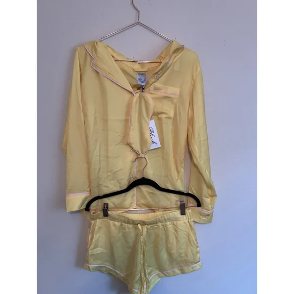 Revolve Plush‎ Pajamas Women’s Yellow 2 Piece Set Button Up Top And Shorts $154 - Image 6