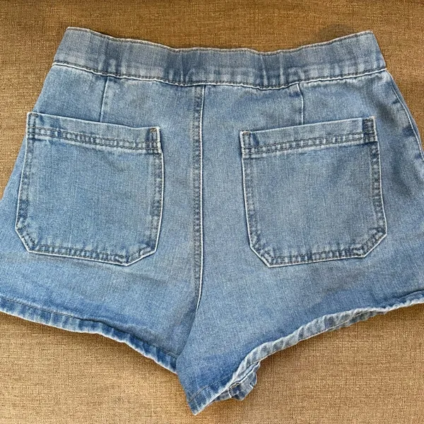 Forever 21 Front Pocket Light Wash Denim Shorts - Image 2