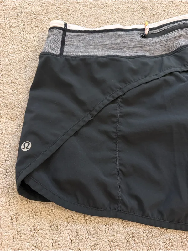 Lululemon Run: Speed Shorts Black with Heather Gray Waist Size 6 Workout - Image 3