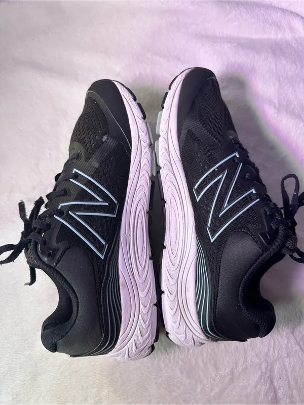 New Balance Black Sneakers with Light Blue Accents - Image 7