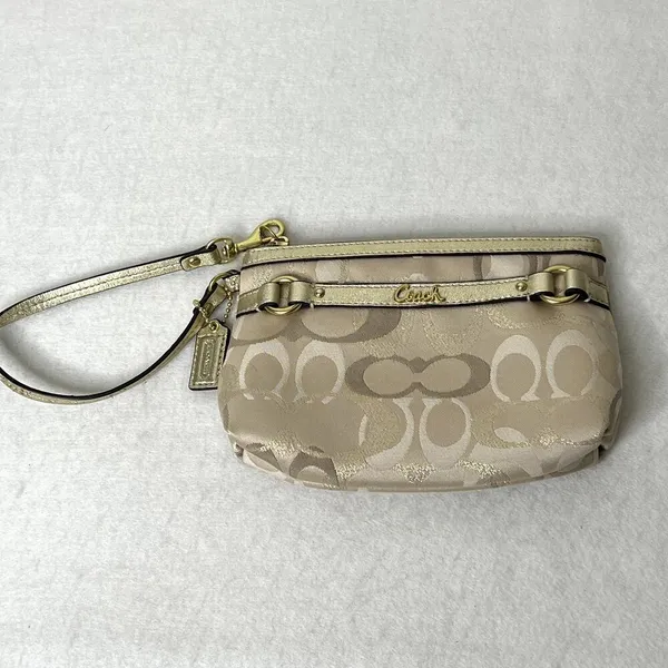 Coach Metallic Gold Logo Clutch Bag - Image 7
