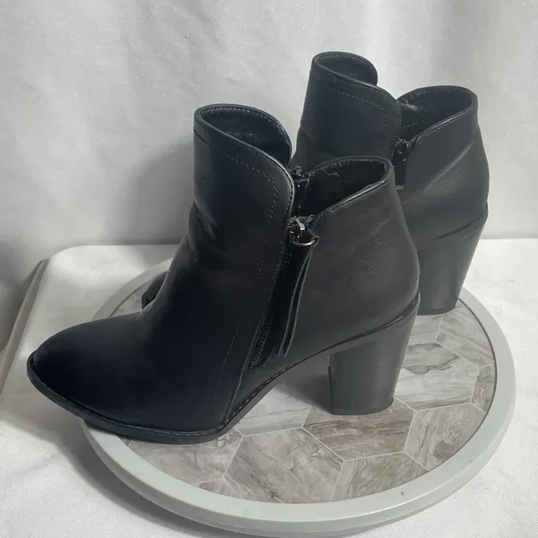 Buffy Black Ankle Booties Womens 8.5 Chunky Heel Side Zip Faux Leather - Image 5