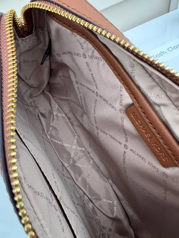 MK JST LG EW Crossbody Signature - Vanilla - Image 10