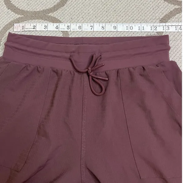 Vuori Summits Woven Joggers Fig Maroon Size XS Ripstop Hiking Athleisure Pants - Image 5