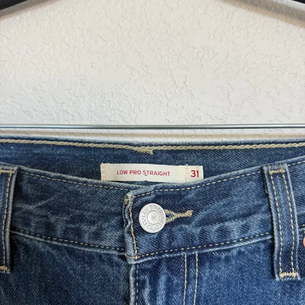 Levis Low Pro Straight Distressed Jeans Medium Wash Blue Denim Womens‎ Size 31 - Image 4