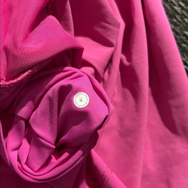 Lululemon Hotty Hot High Rise Skirt *Long Mesh Swift Sonic Pink Size 4 - Image 5