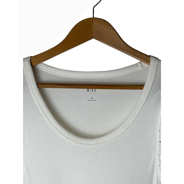 Gap Ribbed Baby Tee Women Small White NWT Eyelet Flutter Sleeve Boho Preppy - Image 4