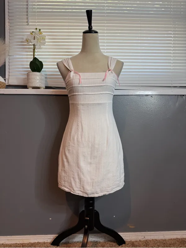 Square-Neck White Mini Dress with Wide Straps - Image 3