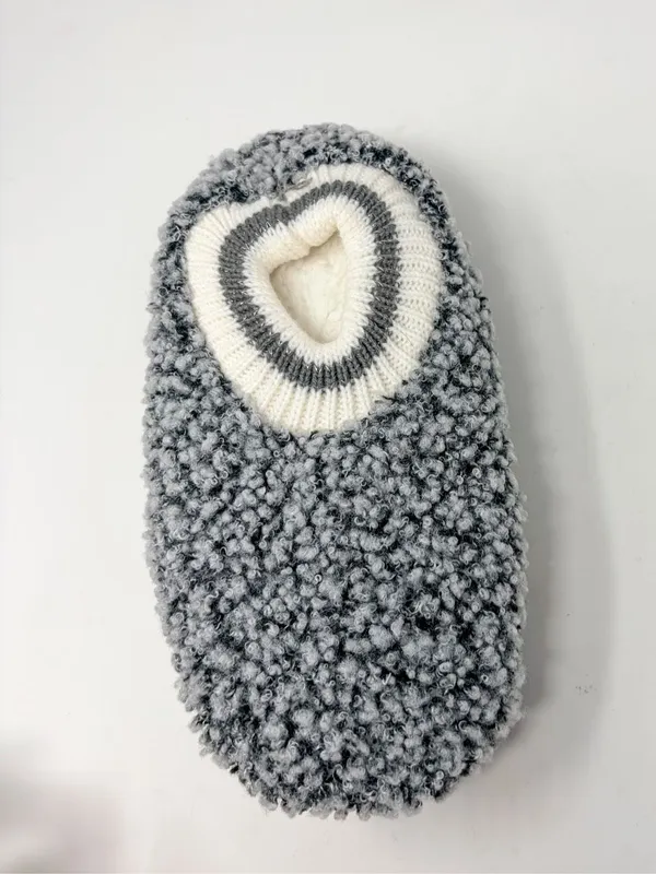 NWT Fuzzy Babba Women's Faux Fur Slipper Socks with Cuffs 1-Pack Gray One Size - Image 5