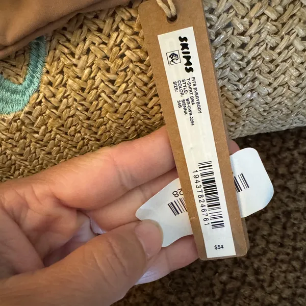 Skims Women's Tan Bra size 34b - Image 3