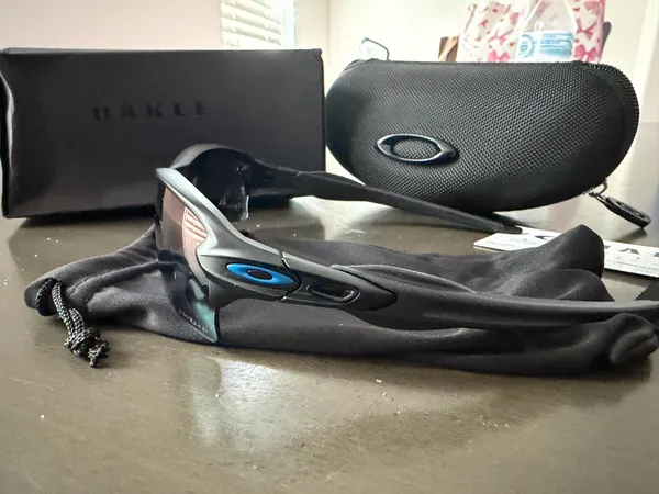 Oakley Sunglasses - Image 4