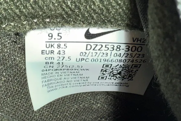 Men’s Forest Green Nike Shoes 9.5 - Image 5