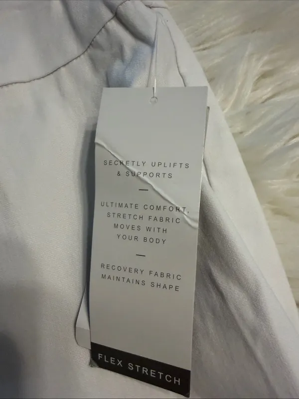 new directions White Bermuda Shorts Mid-Length Cut inseam 11” waist 30” size 6 - Image 6