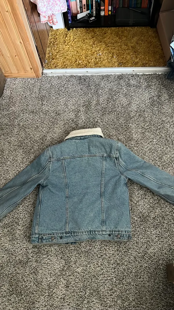Levi’s Denim Jacket Light Wash - Image 2