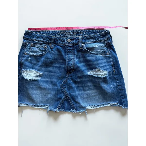 American Eagle Distressed Denim‎ Mini Skirt Medium Wash Raw Hem Womens 10 - Image 5