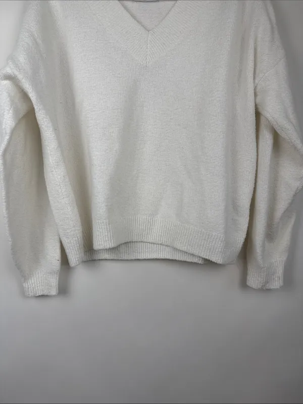 Hollister White Comfy Cloud Oversized V-Neck Sweater Size Small - Image 4