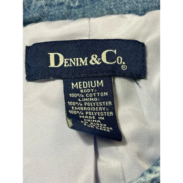 VTG Y2K Denim & Co M Blue Denim Jean Jacket Embroidered Pockets Snap Up Front - Image 5