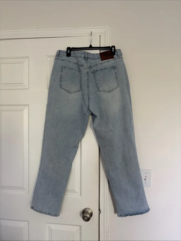 Frye Light Wash Relaxed Women’s Jeans - Image 4