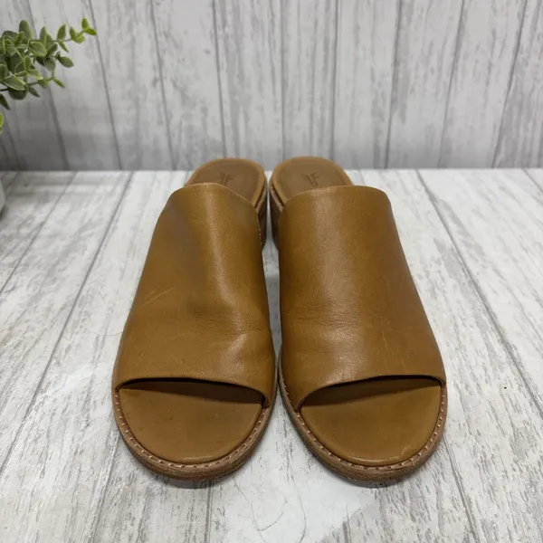 Womens Size 6.5 Frye Leather Slip On Sandals EUC - Image 2