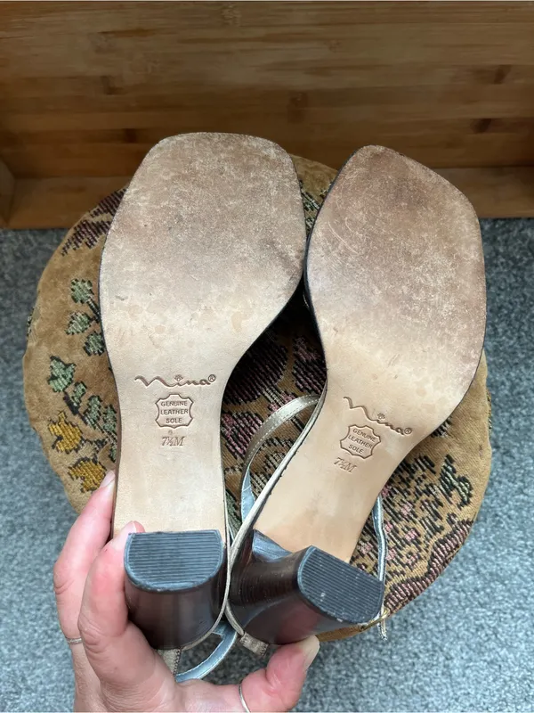 •Nina gold strappy heeled shoes• Size 7 1/2M - Image 6