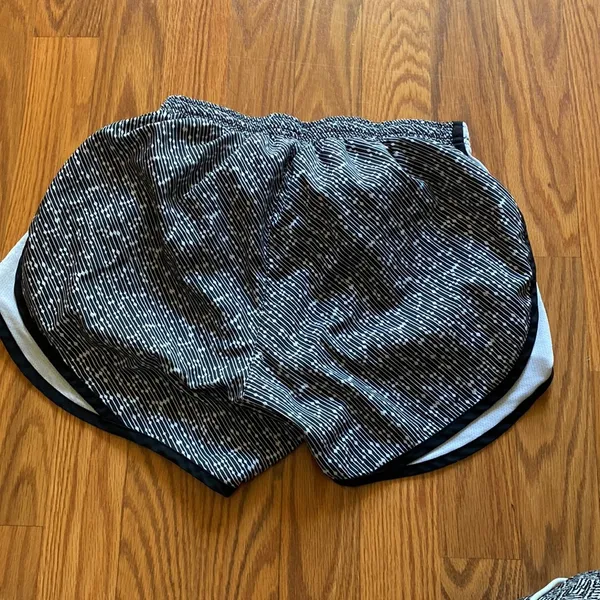 Women’s nike shorts - Image 2