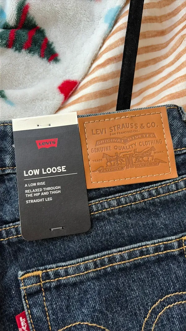 Levi's New with tags Low Loose Jeans - Image 4