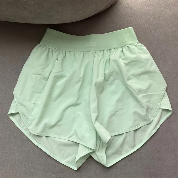 Alo Yoga Match Point Short Spearmint S - Image 2