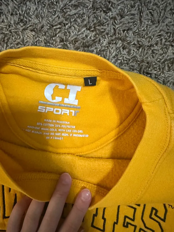 Iowa Hawkeyes Hoodie Yellow Size L - Image 2