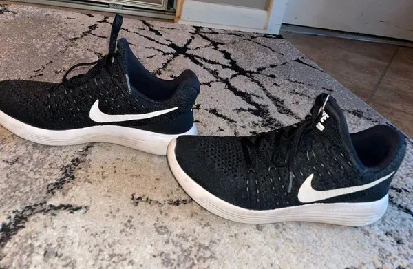 ⚠️SOLD⚠️gym shoes Black Size 8.5 - Image 8