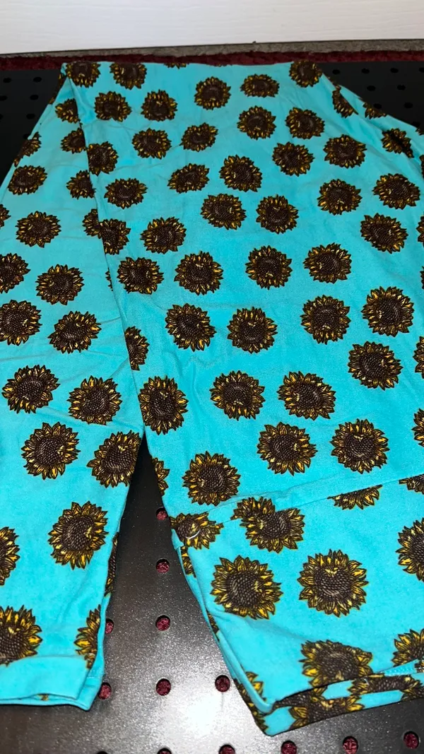 LuLaRoe Ankle Length Tall And Curvy Leggings - Image 4
