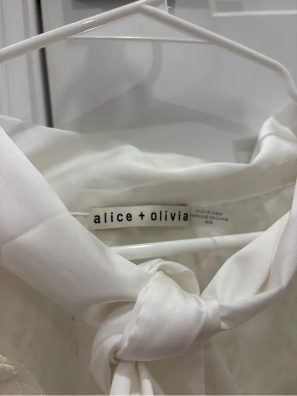 Alice + Olivia Cream Puff Sleeve Blouse Size Medium - Image 4