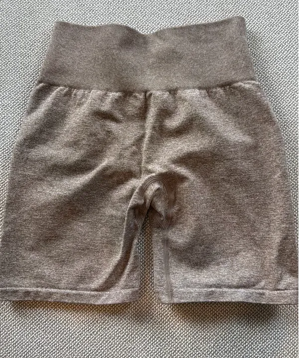 NVGTN Seamless Scrunch Shorts - Image 2