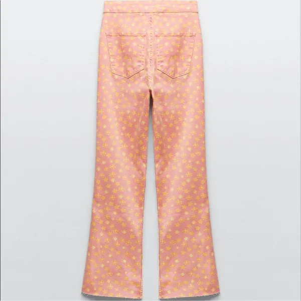 NWT- Floral print cropped open hem jeans - Image 3