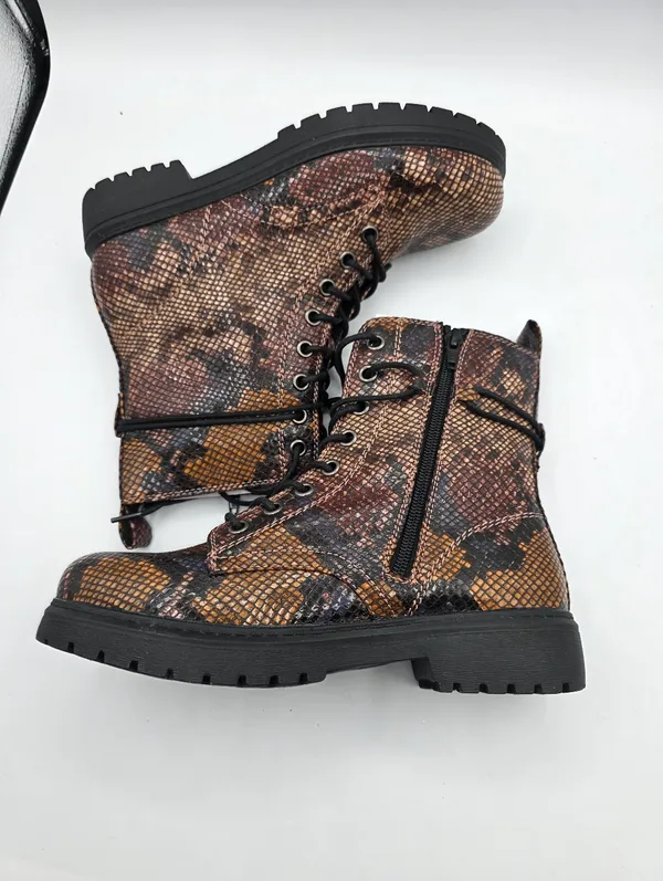 Womens Snake Print Combat Boots Faux Leather Lace Up Size 8.5 Multi Color NEW - Image 2