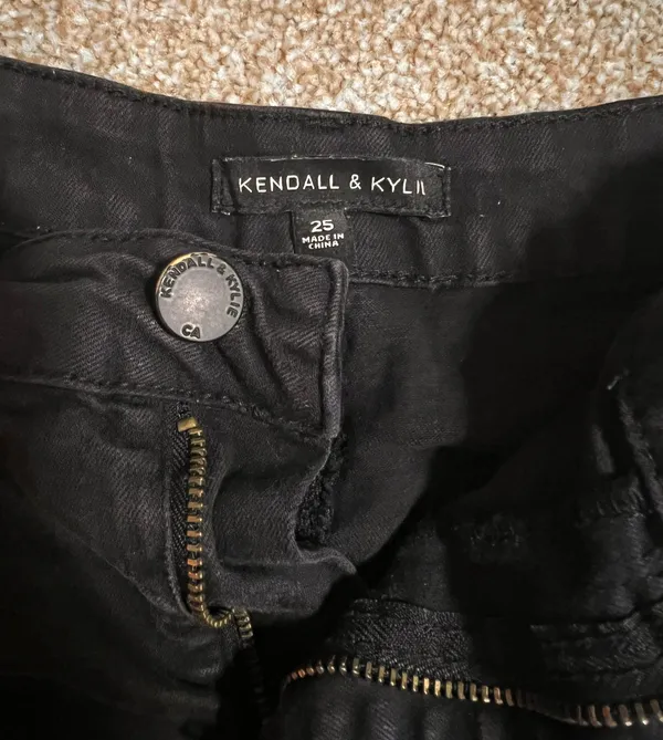 Kendall & Kylie Black High-waisted Shorts - Image 3