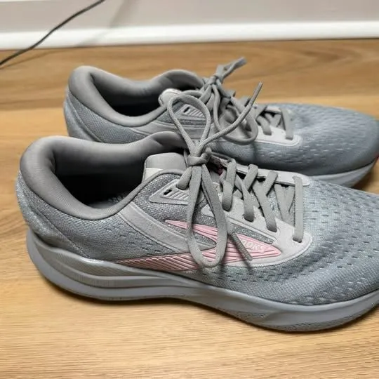Brooks Adrenaline GTS 24 Running Shoes women’s 9.5 - Image 5