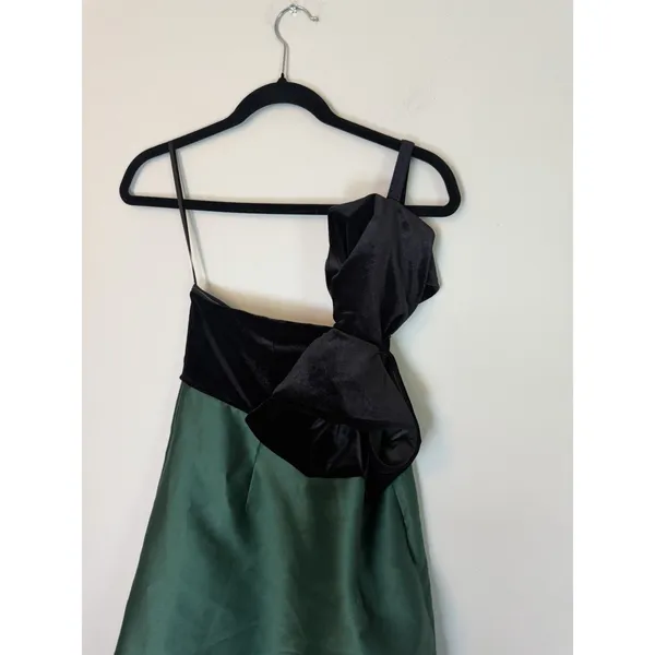 Petal & Pup Amelia One-Shoulder Velvet & Satin Midi Dress Emerald Black Sz L NEW - Image 5