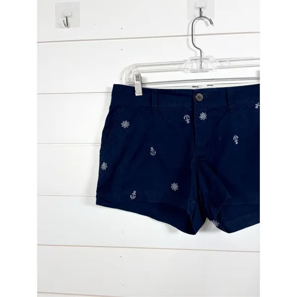 Old Navy Women's White Nautical Anchor and Ship Wheel Chino Shorts Blue Size 4 - Image 2