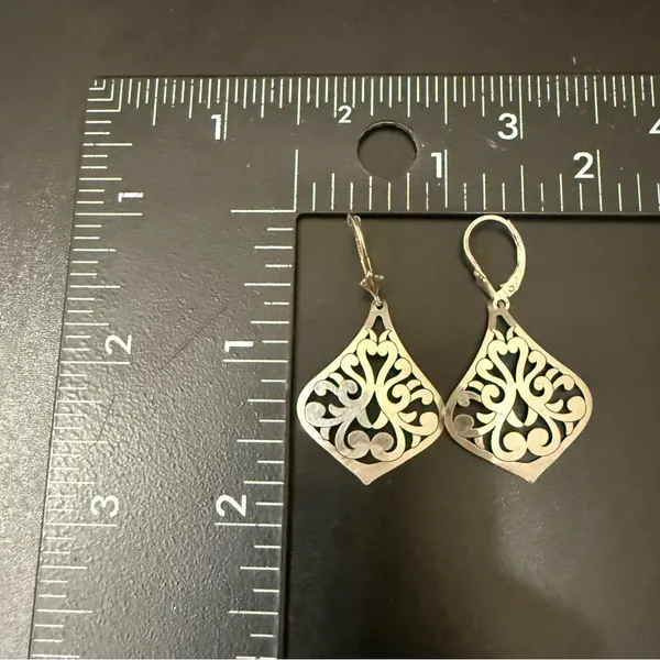 925 Sterling Silver Cut-out Filigree Arabesque Design Dangle Earrings - Image 10