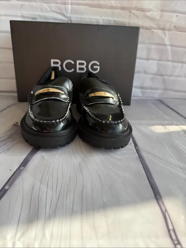 BCBGeneration Laney Loafer with Gold Accent Black Size 5 - Image 3