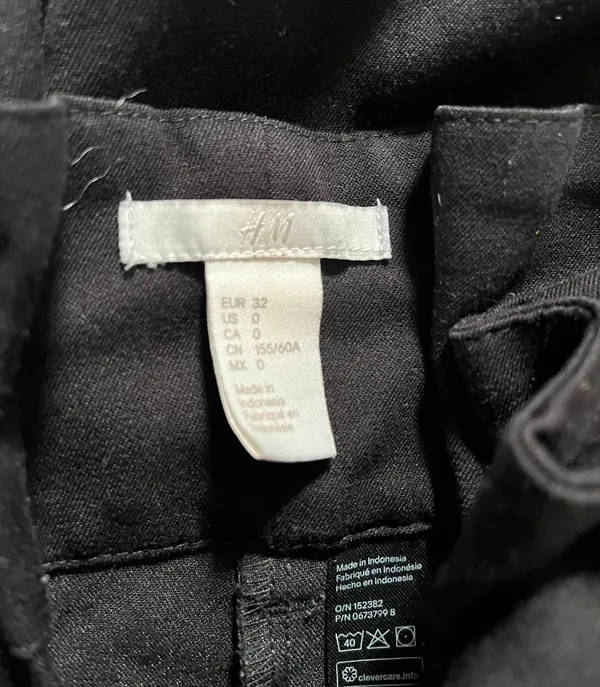 H&M Black Paperbag High Waisted Capri Trouser Pants - Image 5