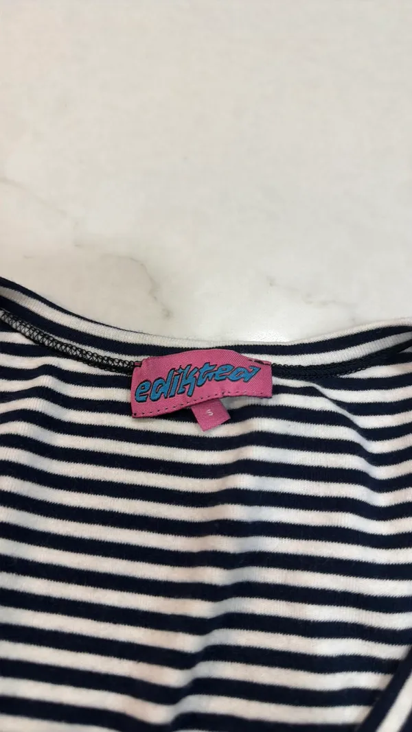 Edikted Short Sleeve V-Neck Short striped - Image 2