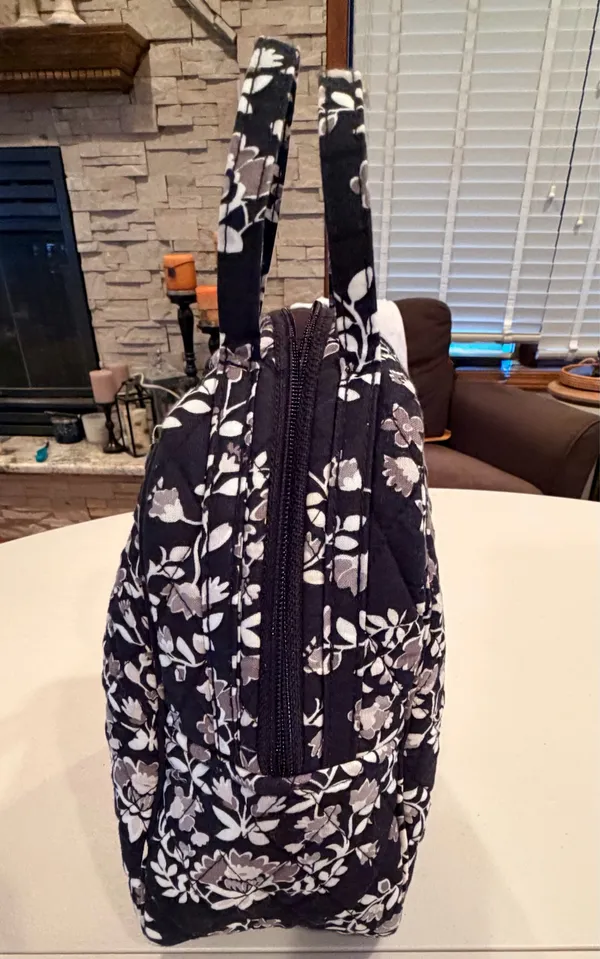 RETIRED: Vera Bradley | Chandelier Noir lunch bag - Image 6